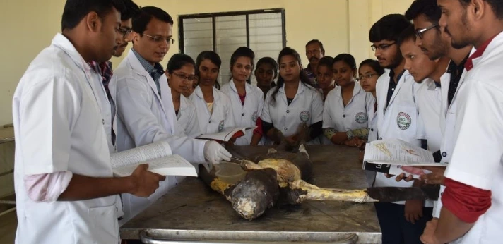 Magadum-Ayurvedic-College Belgaum students in Dissection hall