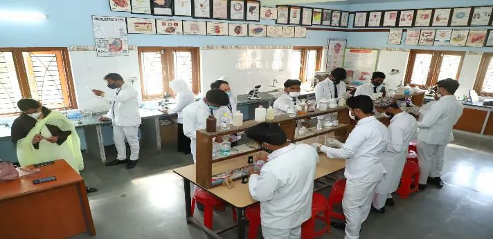 Hakeem Abdul Hameed Unani Medical College Laboratory