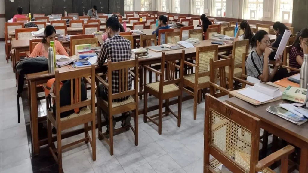 RA Podar Ayurved Medical College Library