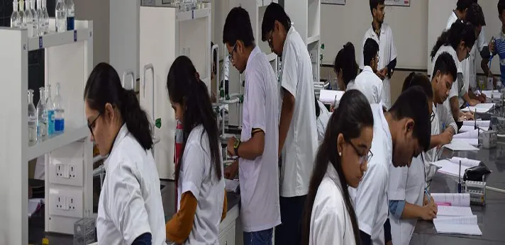 GMERS Medical College Vadnagar Lab