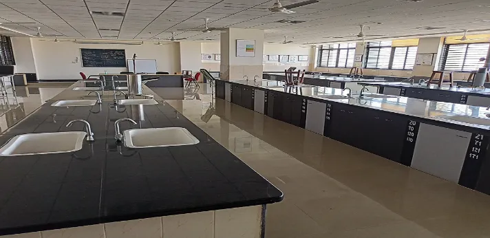 MP Shah Medical College Jamnagar Lab