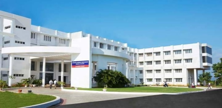 Dhanalakshmi Srinivasan Medical College Outdoor Image