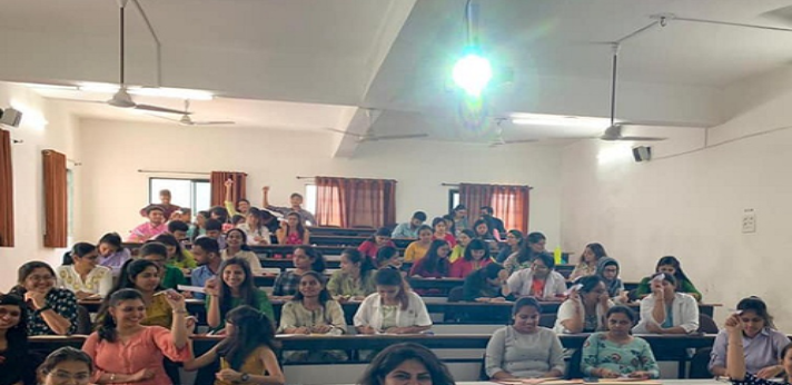 KM Shah Dental College Classroom