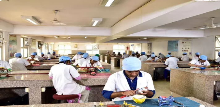 Karnavati Dental College Lab