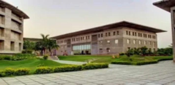 Karnavati Dental College Outdoor Image