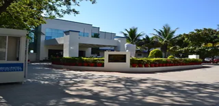 Manubhai Patel Dental College Outdoor Image