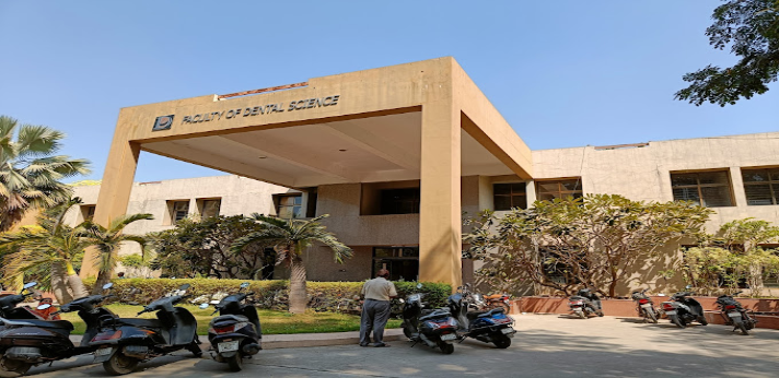 Nadiad Dental College Outdoor Image