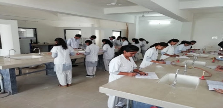 Dr. Rajendra Gode Ayurved College Amravati lab