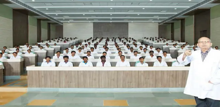 Dhanalakshmi Srinivasan Dental College Classroom